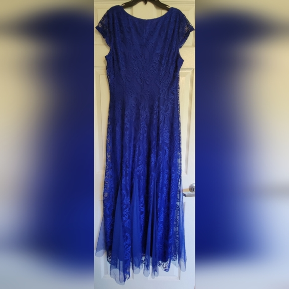 Blue formal lace overlay dress with sheer and lace skirt - Picture 4 of 7